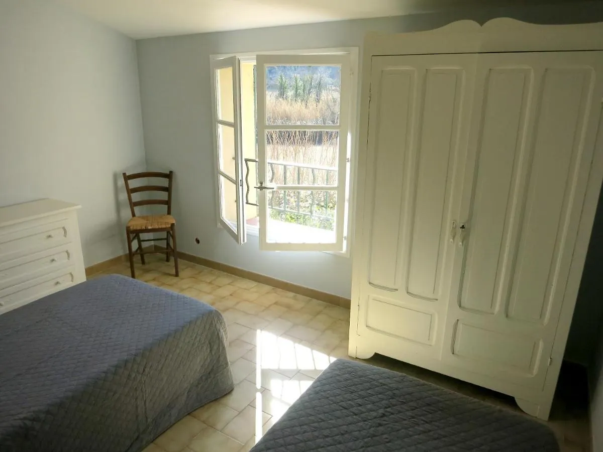 Maison De 2 Chambres Avec Piscine Privee Terrasse Amenagee Et Wifi A Barjols La Celle  Casa de Férias La Celle (Var)