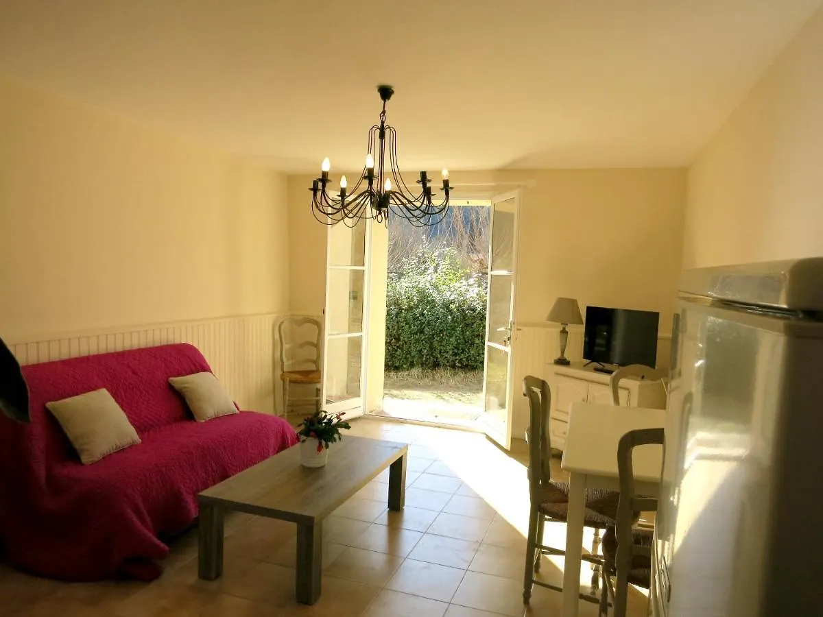 Casa de Férias Maison De 2 Chambres Avec Piscine Privee Terrasse Amenagee Et Wifi A Barjols La Celle